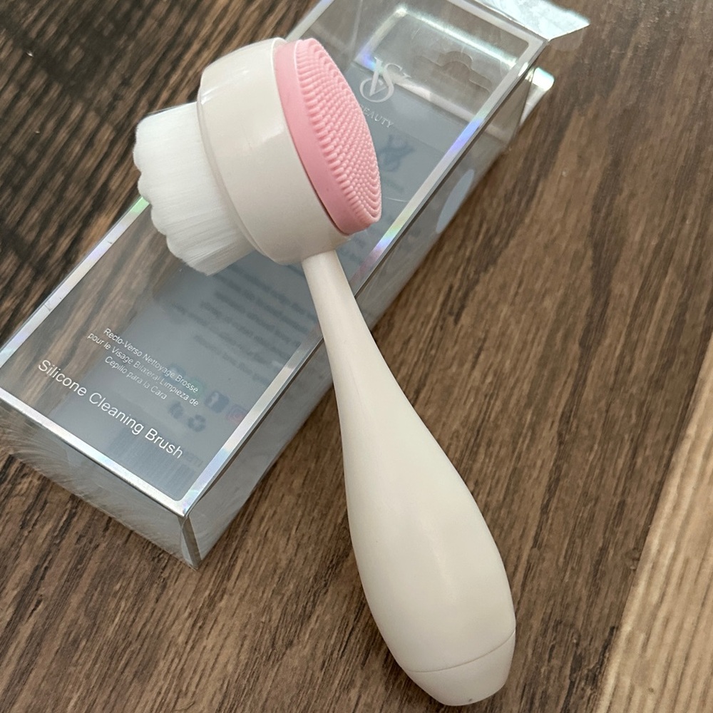 Silicone / Nylon Cleaning Brush with Pink and White Bristles